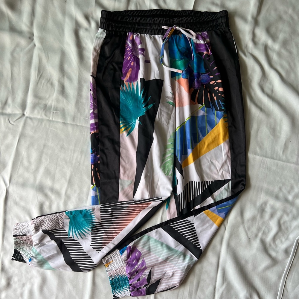 EUC Womens BeBe colorful bright floral long pants size medium